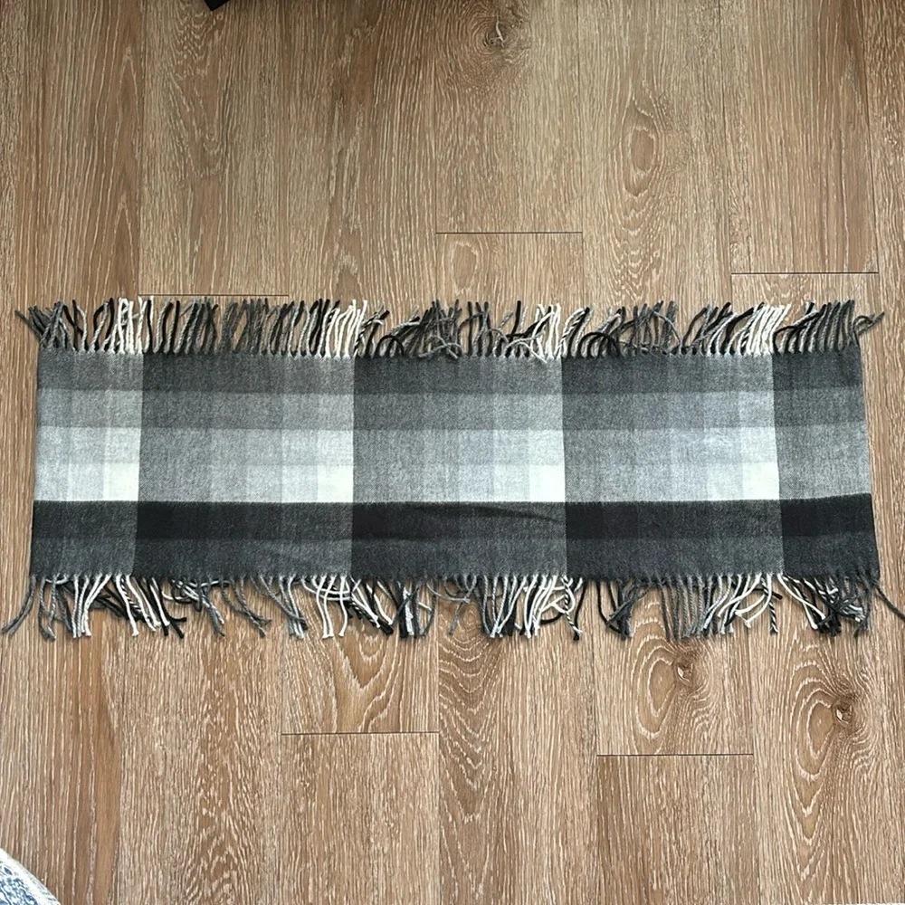 NWOT! V Fraas black/white/gray plaid fringe cashmink infinity scarf